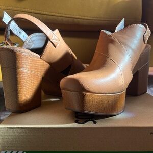 White Mountain Strappy Clogs